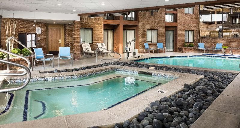 Best Western Plus Landmark Inn 4