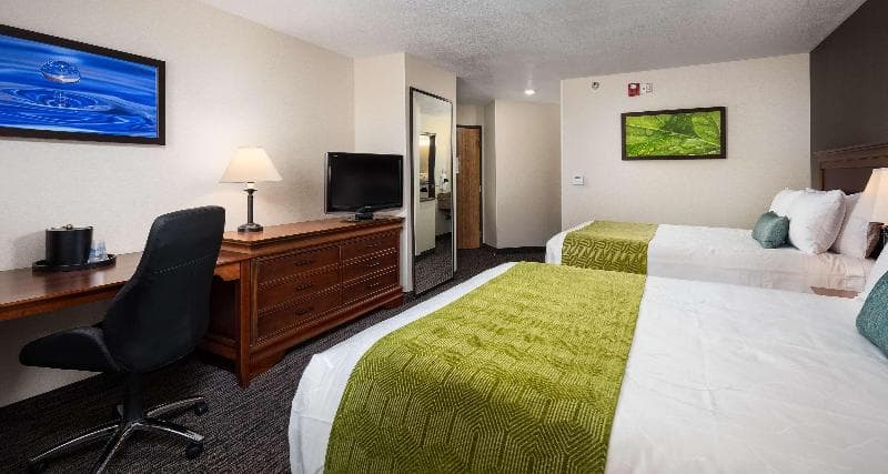 Best Western Plus Landmark Inn 2
