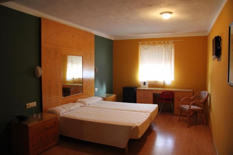 AHC Hoteles Low Cost Cáceres 3