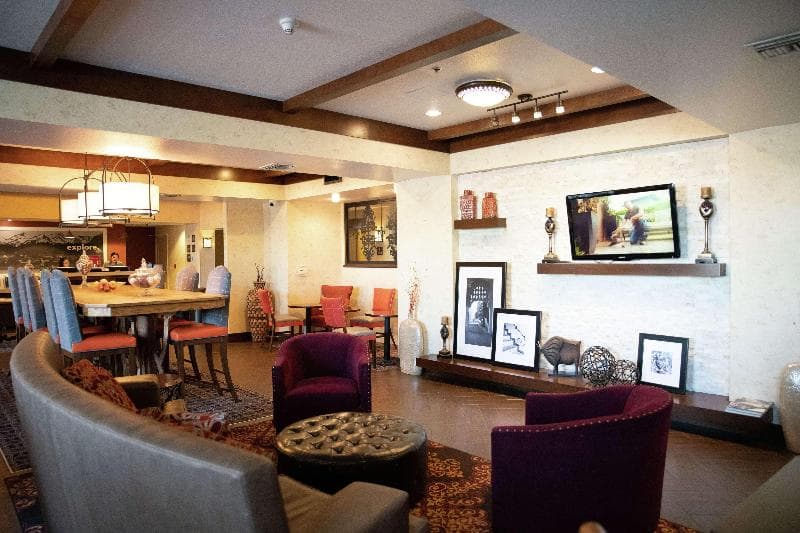 Hampton Inn & Suites Fresno 4