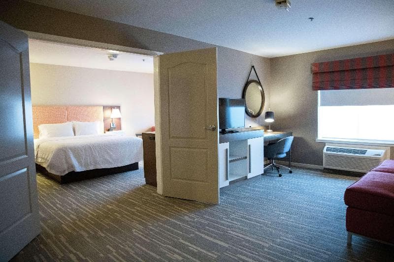 Hampton Inn & Suites Fresno 3