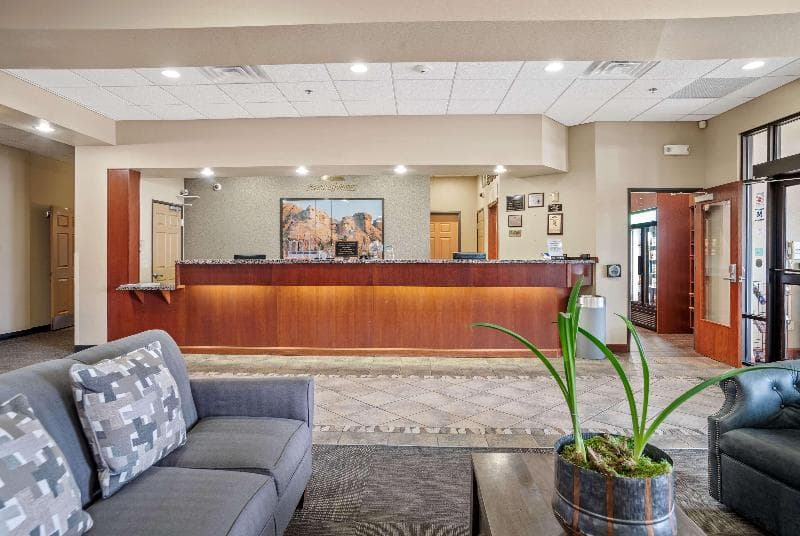 Elevation Inn & Suites, Trademark Collection by Wyndham 4