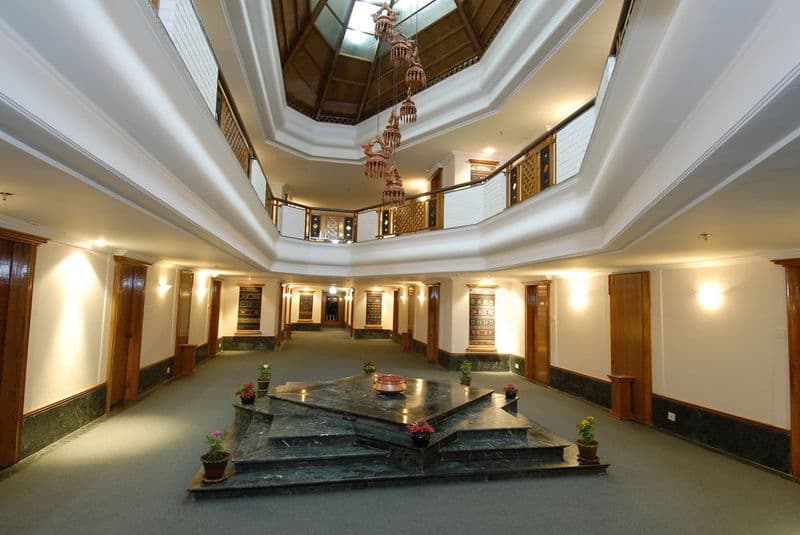 Pokhara Grande 5