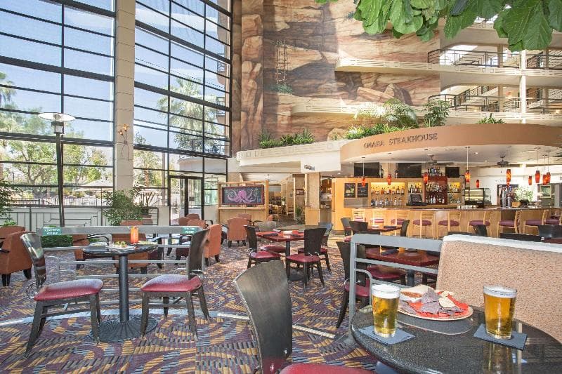 Embassy Suites by Hilton Phoenix Biltmore 2