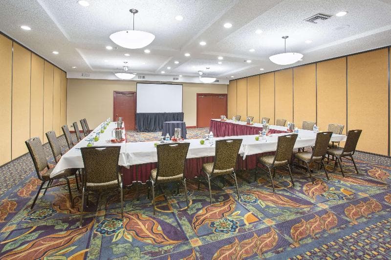 Embassy Suites by Hilton Phoenix Biltmore photo 1