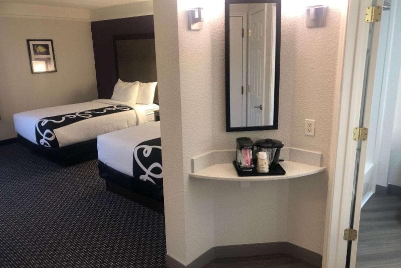 La Quinta Inn & Suites by Wyndham Panama City 5