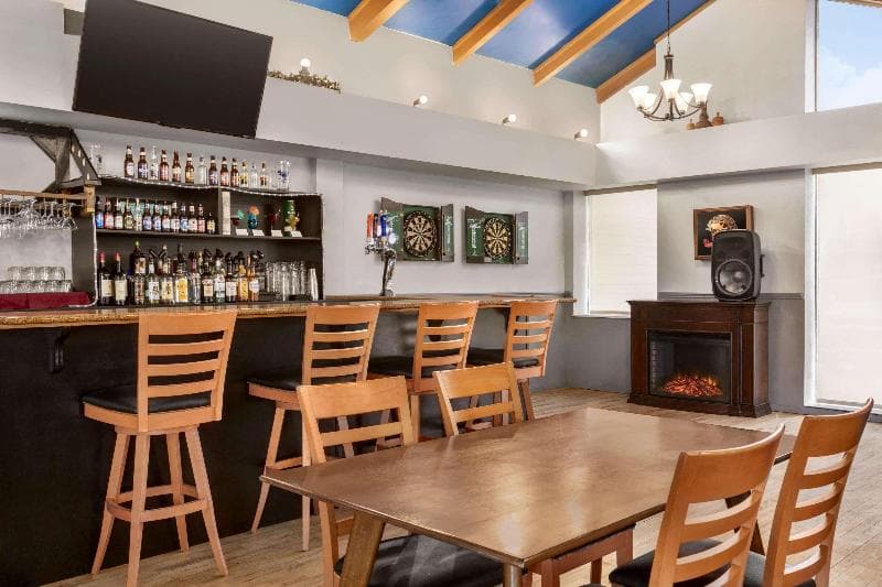 Days Inn & Suites by Wyndham Moncton 5