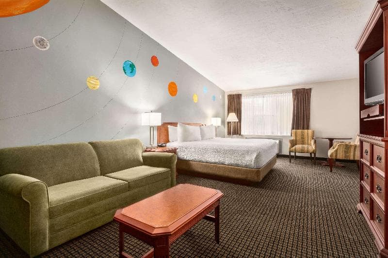 Days Inn & Suites by Wyndham Moncton 3