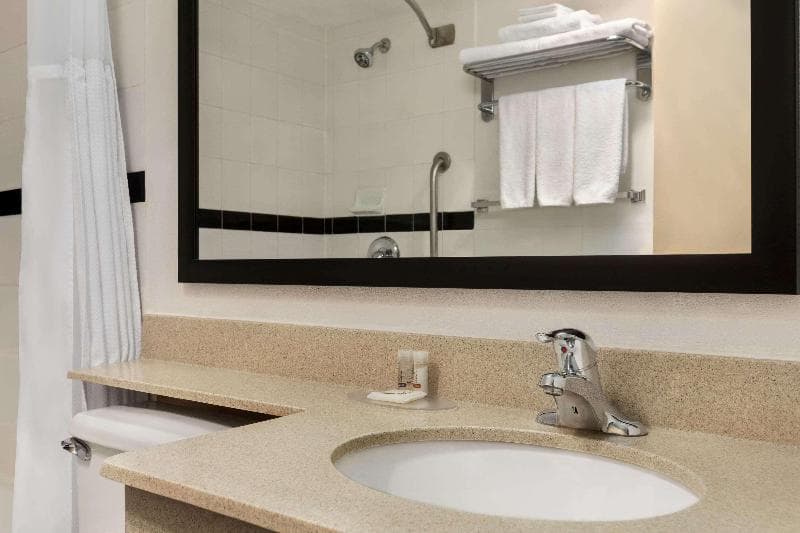 Days Inn & Suites by Wyndham Moncton 2