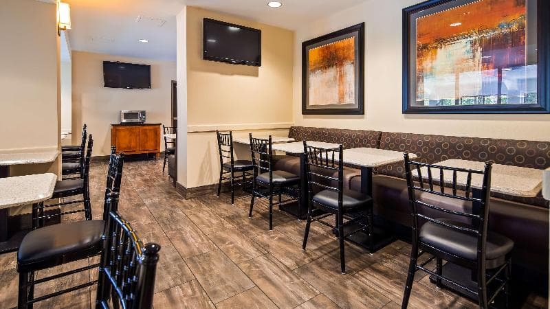 Best Western Plus Cotton Tree Inn 3