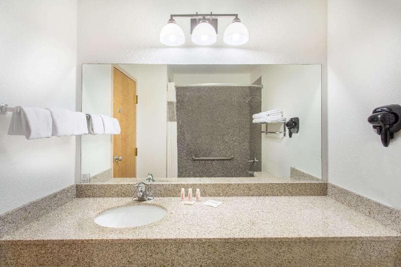 Ramada by Wyndham St. George 4