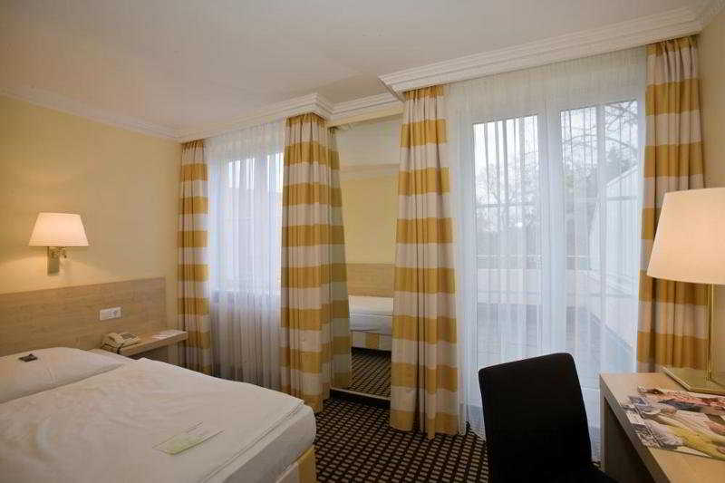 relexa Waldhotel Schatten 3