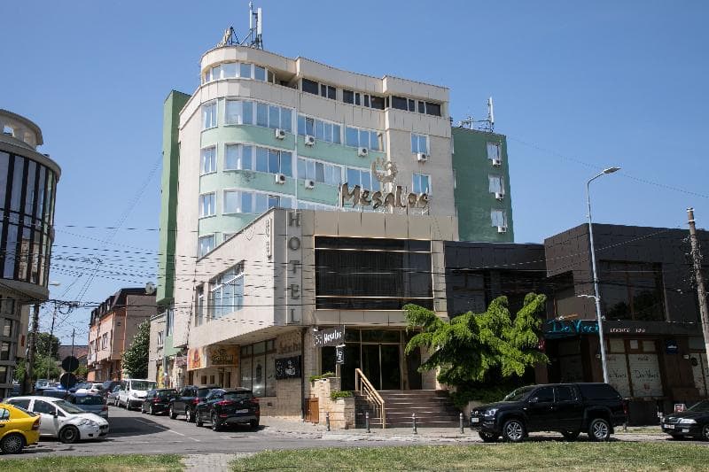 Megalos photo 1
