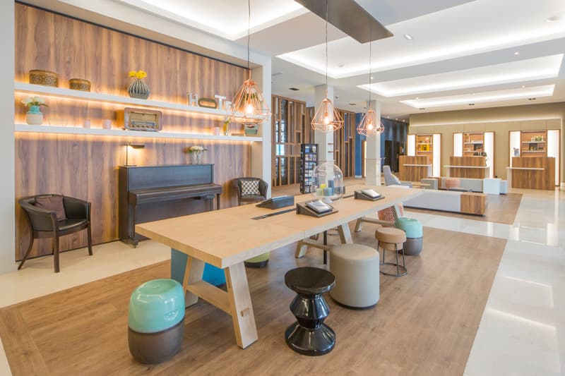 Hotel LElysee Val dEurope 4