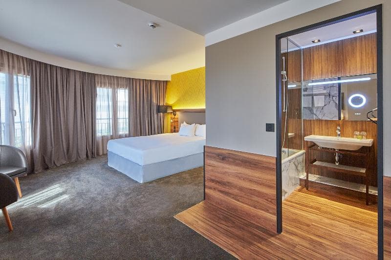 Hotel LElysee Val dEurope 5