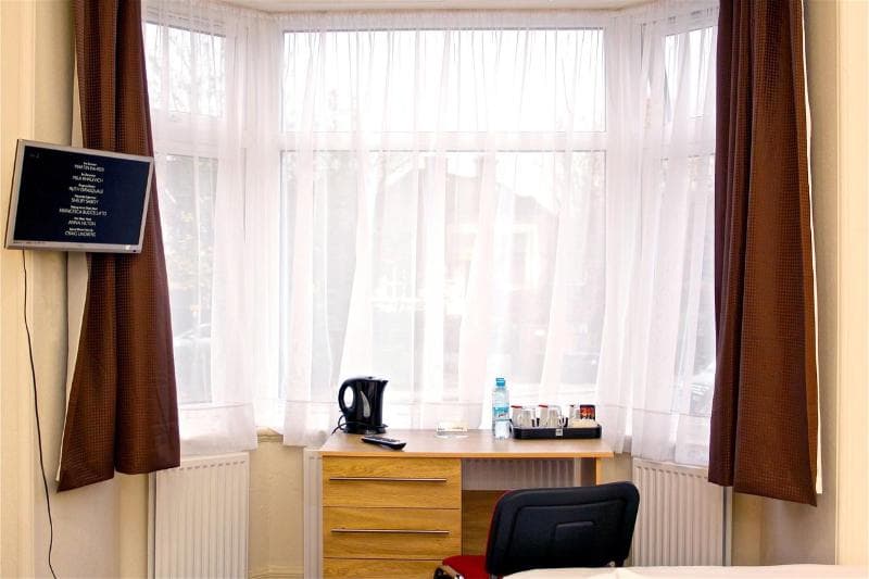 OYO Central Hotel Golders Green 4