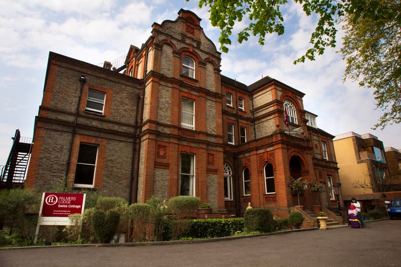 Palmers Lodge Swiss Cottage 4
