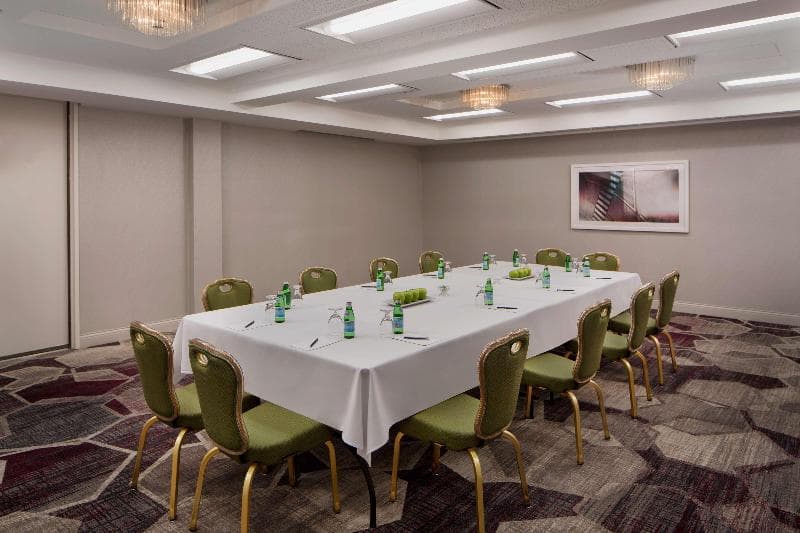 Hilton Oakland Airport photo 1