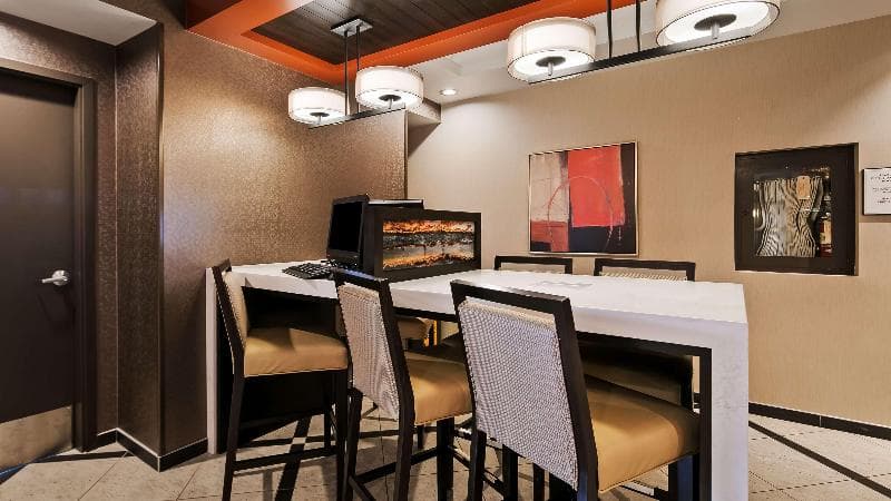 Best Western Premier Denham Inn & Suites photo 1