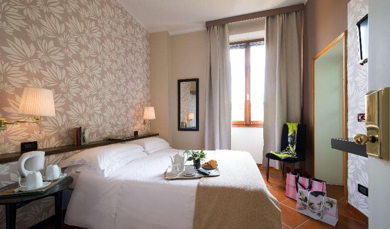 De La Pace, Sure Hotel Collection by Best Western 2