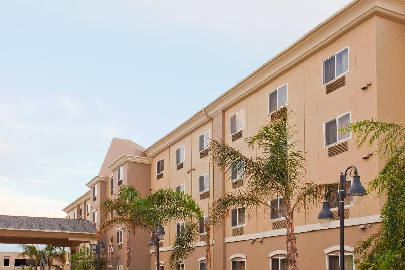 Holiday Inn Express & Suites Los Angeles Airport Hawthorne photo 1