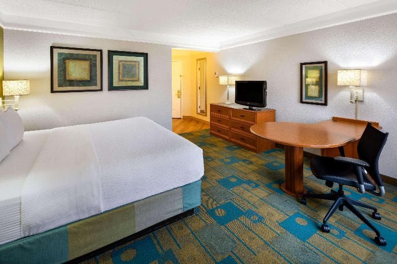La Quinta Inn & Suites by Wyndham Greenville Haywood 5