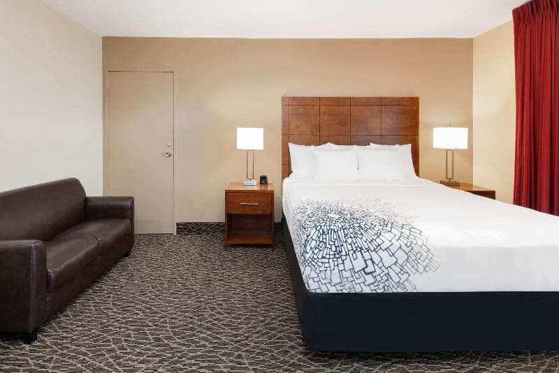 La Quinta Inn by Wyndham Clearwater Central 4