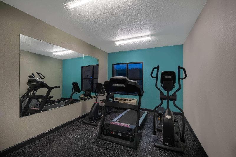 La Quinta Inn & Suites by Wyndham Knoxville East 2