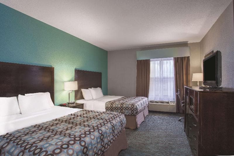 La Quinta Inn & Suites by Wyndham Knoxville East 5