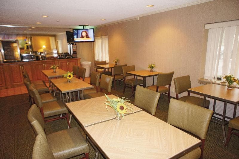 La Quinta Inn & Suites by Wyndham Jackson 2