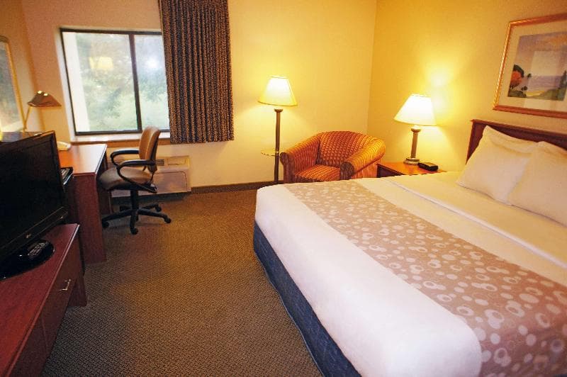La Quinta Inn & Suites by Wyndham Jackson 4