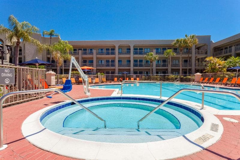 La Quinta Inn & Suites by Wyndham Ft. Myers-Sanibel Gateway 5