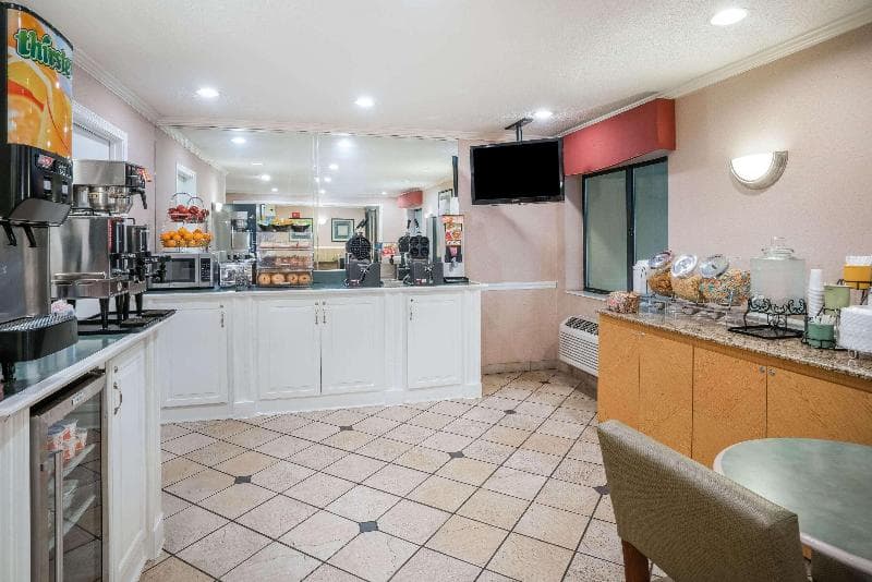 La Quinta Inn & Suites by Wyndham Nashville Franklin 3