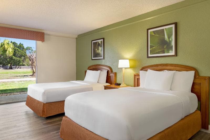Baymont by Wyndham Daytona Beach/Intl Speedway 2
