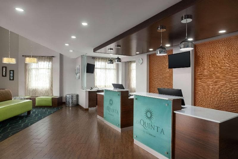 La Quinta Inn & Suites by Wyndham Oceanfront Daytona Beach 5