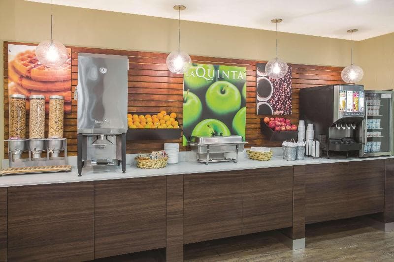 La Quinta Inn & Suites by Wyndham Oceanfront Daytona Beach 2