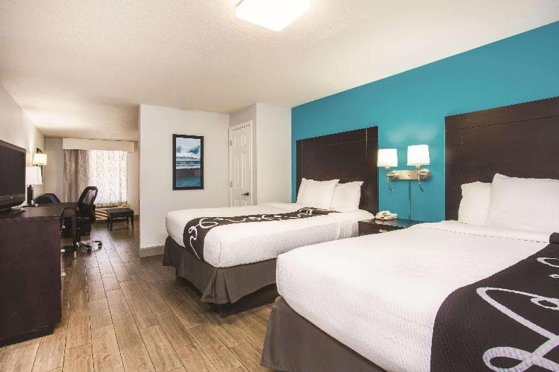 La Quinta Inn & Suites by Wyndham Oceanfront Daytona Beach 4