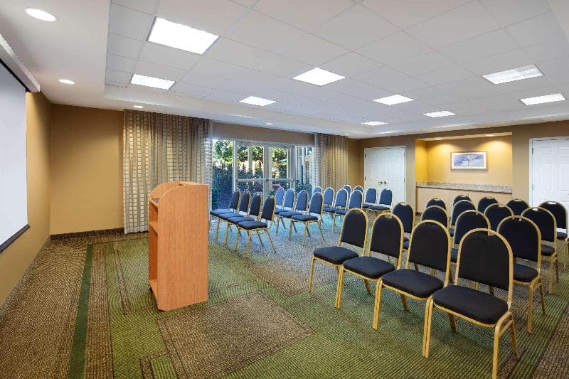 La Quinta Inn & Suites by Wyndham Ocala photo 1