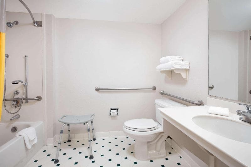 La Quinta Inn & Suites by Wyndham Ocala 4