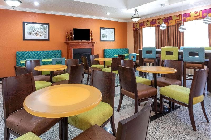 La Quinta Inn & Suites by Wyndham St. Augustine 3