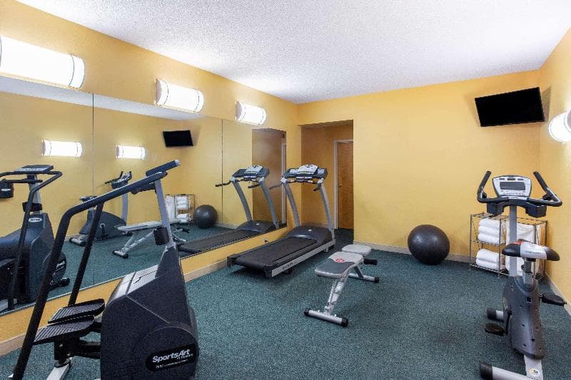 La Quinta Inn & Suites by Wyndham Sarasota Downtown photo 1