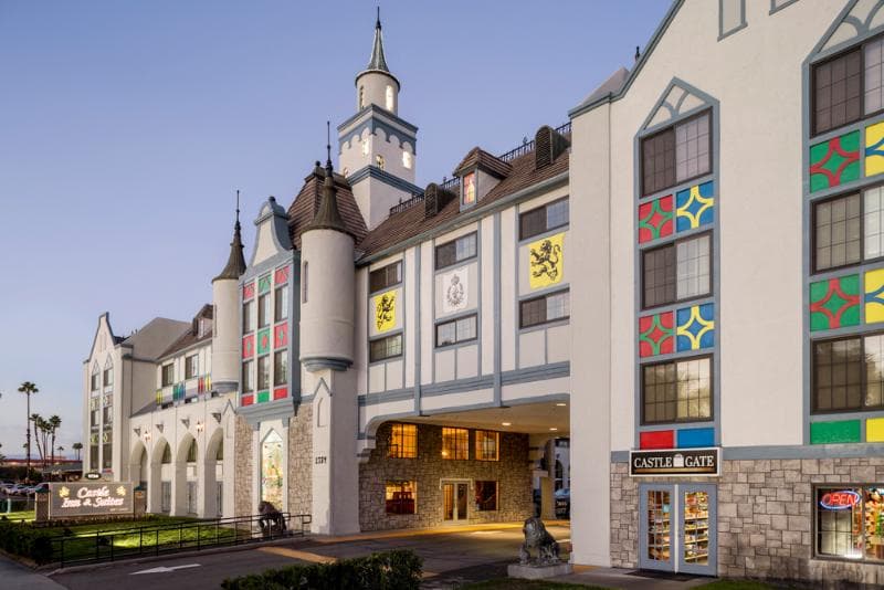 Castle Inn and Suites photo 1