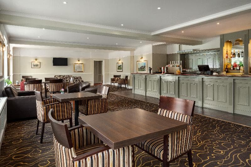 Ramada by Wyndham Cheltenham photo 1