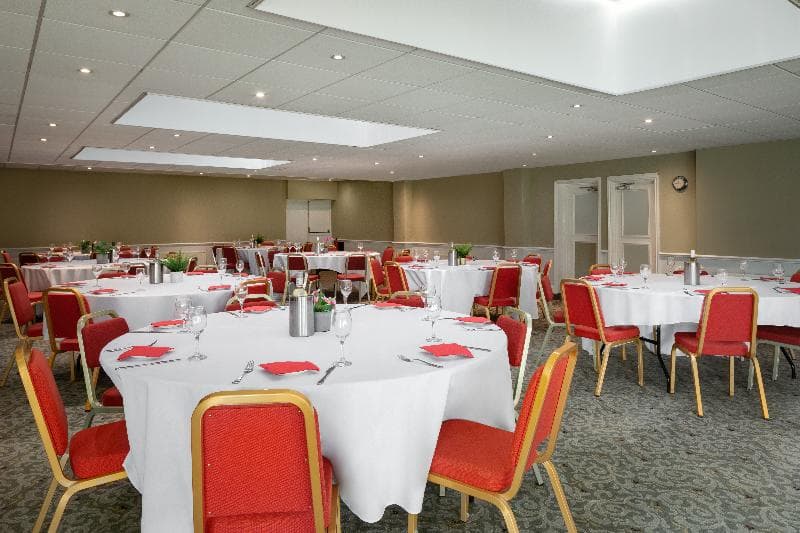 Ramada by Wyndham Cheltenham 5