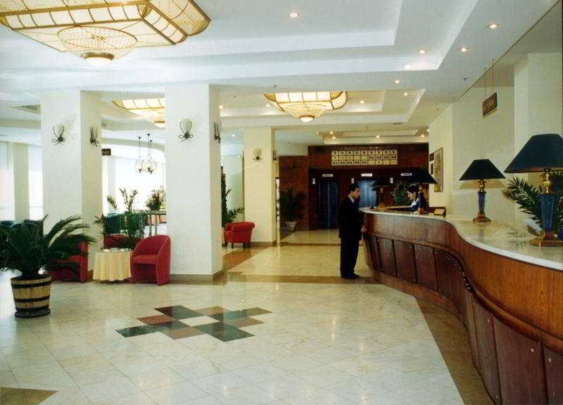 Ani Plaza 3