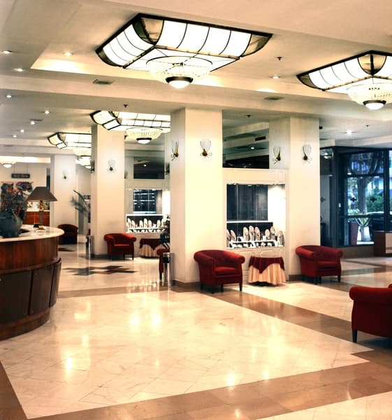 Ani Plaza 5