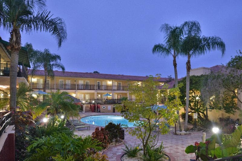 Red Roof PLUS & Suites Tampa 3
