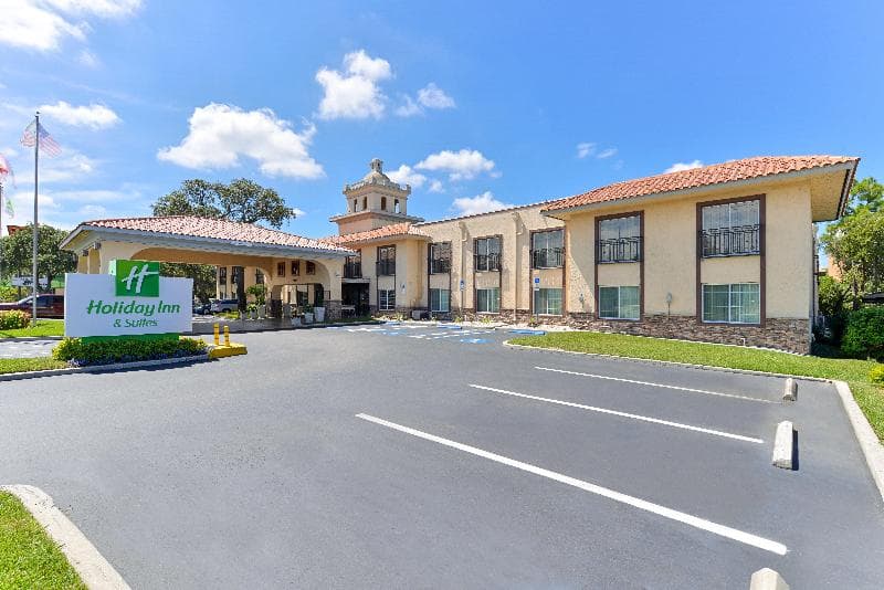 Red Roof PLUS & Suites Tampa 5