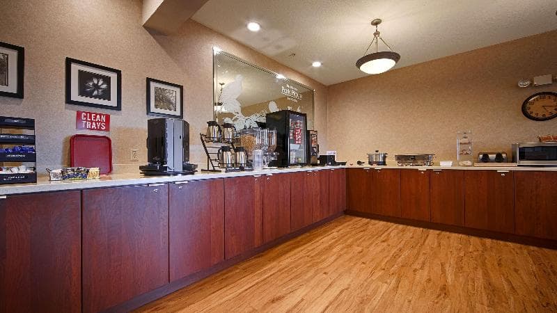 Best Western Plus Park Place Inn & Suites 3