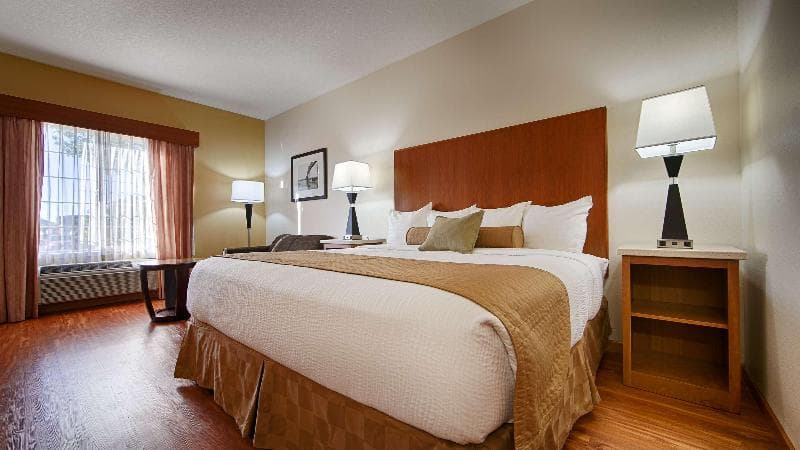 Best Western Plus Park Place Inn & Suites 4